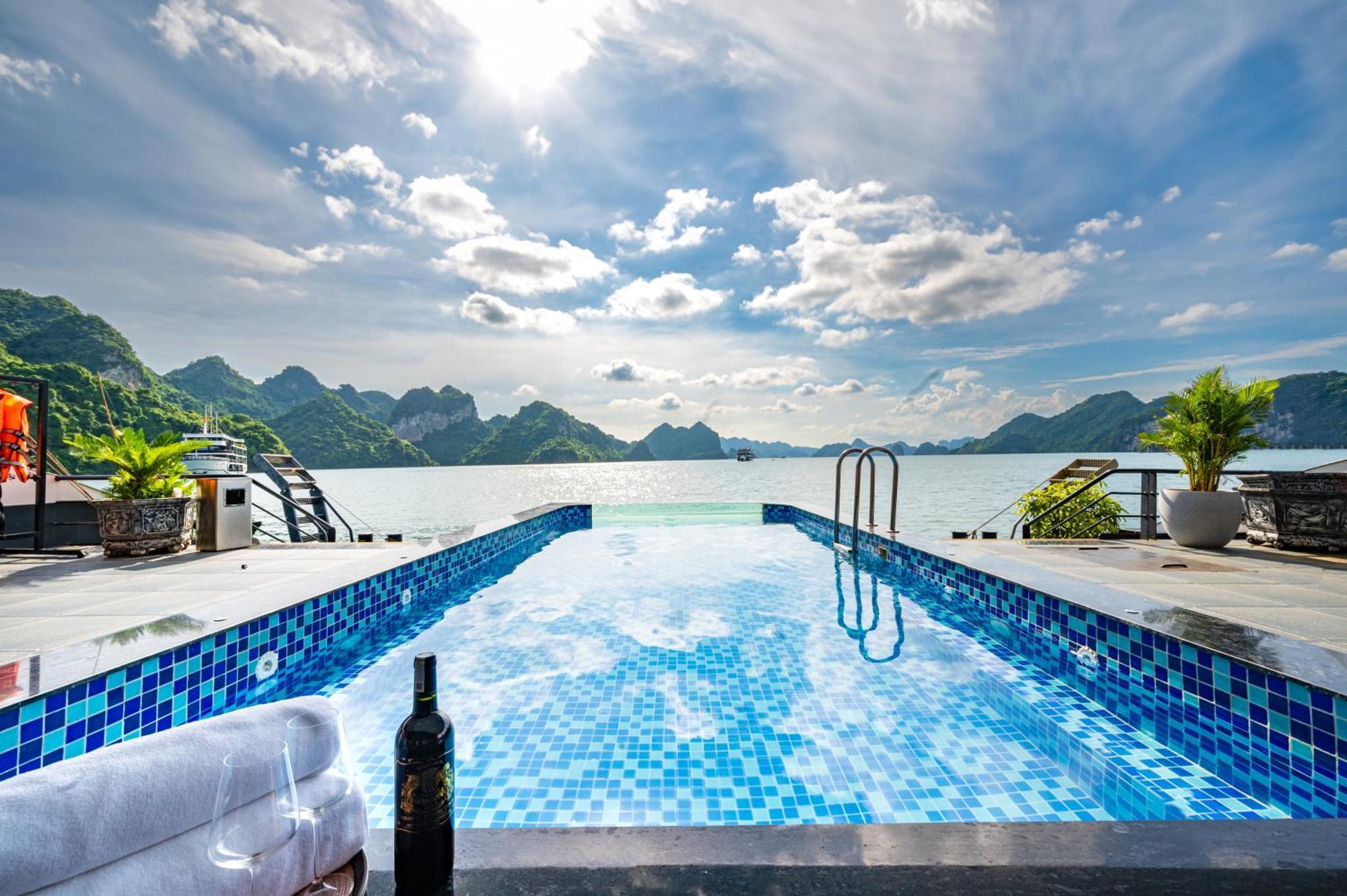Velar Of The Sea Hotel Ha Long Eksteriør billede